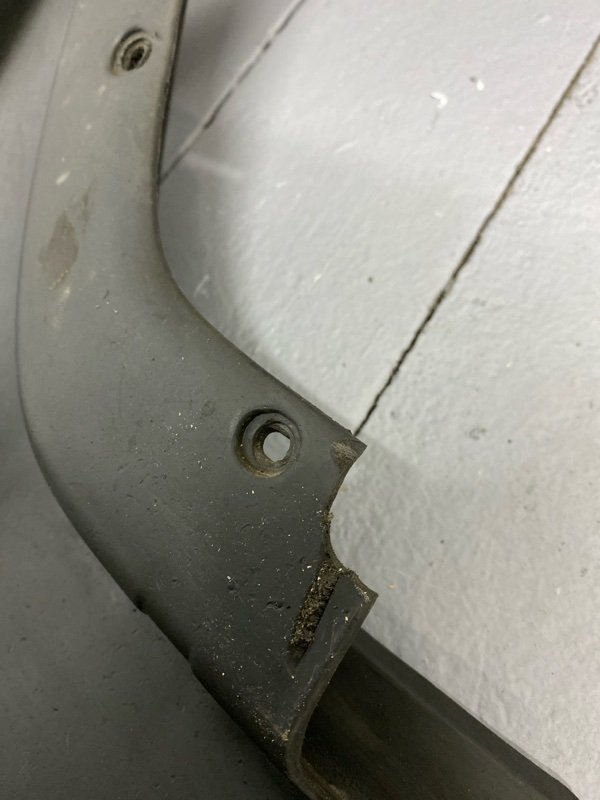 Брызговики комплект передние BIGHORN 1996/ЦВЕТ 751/ПРОБЕГ 154399КМ UBS69DW 4JG2