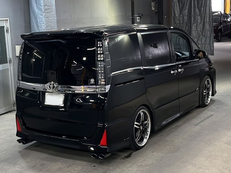 Ступица задняя правая VOXY 2014/ ZS ЦВЕТ 202/ПРОБЕГ 69910КМ ZRR80W 3ZRFAE