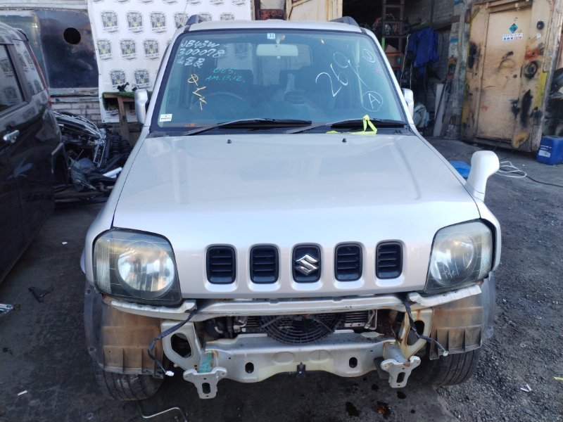 Обшивка дверей передняя правая JIMNY SIERRA 2005/ЦВЕТ Z2S/ПРОБЕГ 77640 КМ JB43W M13A