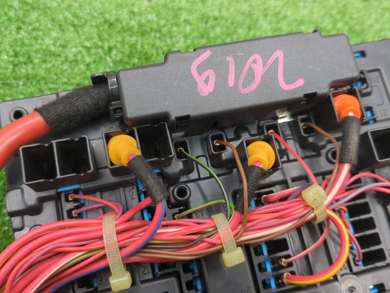 Блок предохранителей MINI HATCH F55 B47C20A