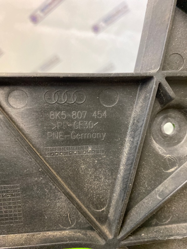 Кронштейн бампера задний Audi A4 B8 1.8