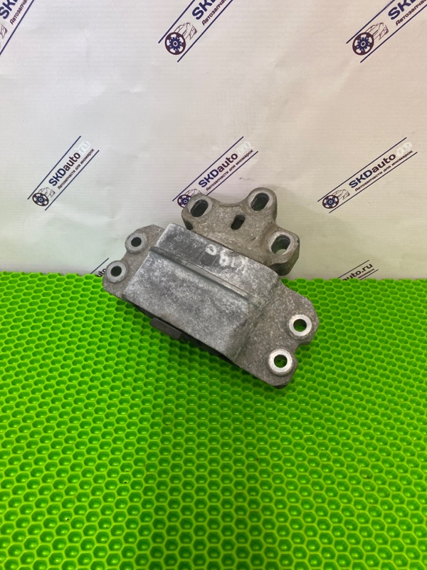 Опора коробки передач левая Skoda Octavia RS 2007 A5 BWA 1K0199555Q контрактная