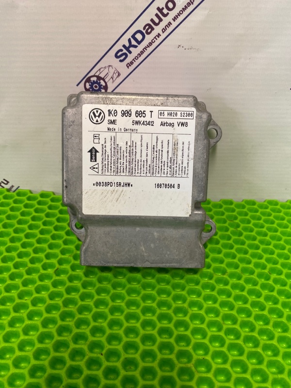 Блок управления подушками безопасности Skoda Octavia RS 2007 A5 BWA 1K0909605T контрактная