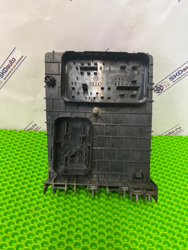 Блок предохранителей Skoda Octavia RS 2007 A5 BWA 1K0937124P контрактная