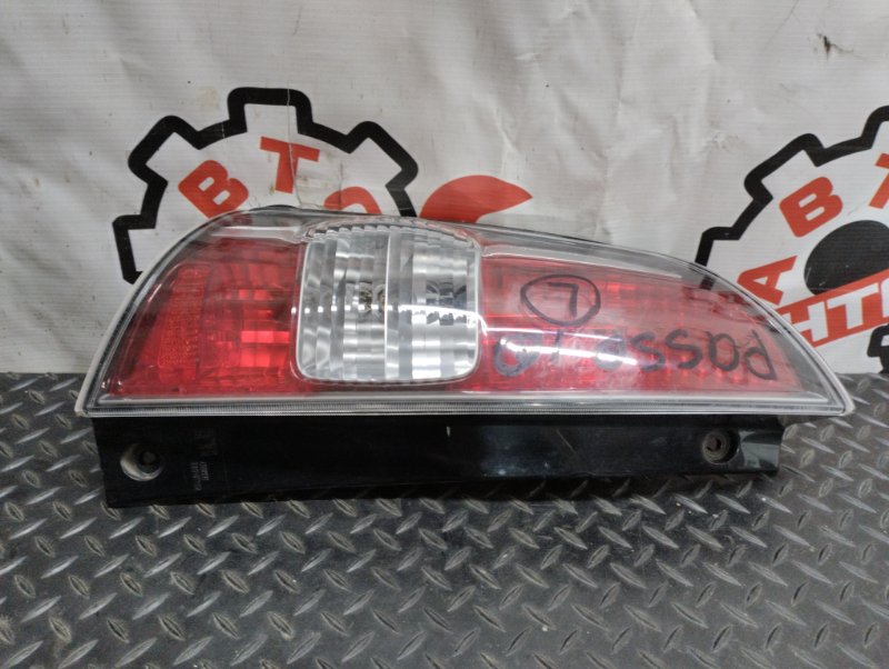Фонарь стоп-сигнала задний левый Toyota Passo KGC10 1KR-FE 81560B1080 контрактная