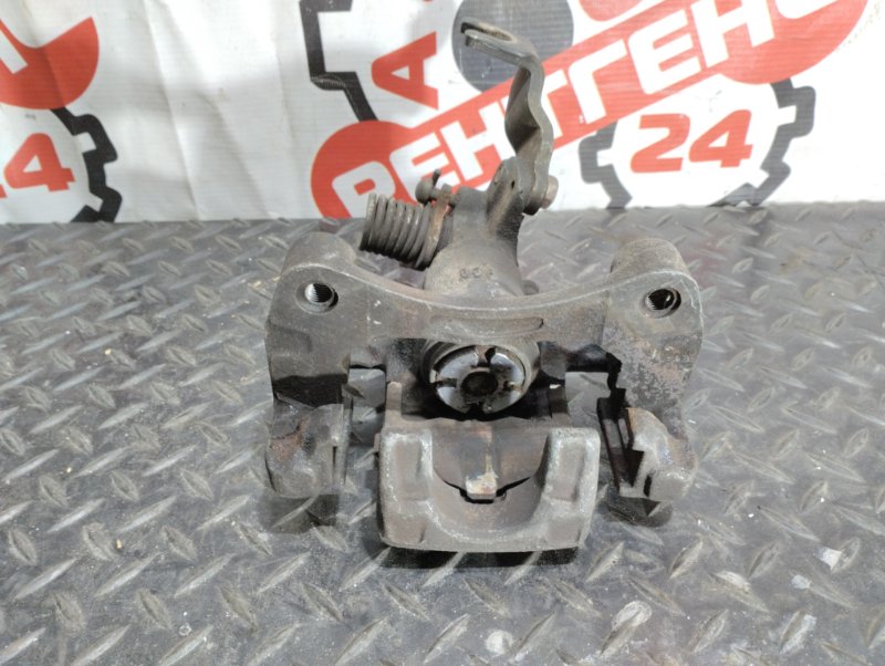 Суппорт тормозной задний правый CEFIRO A32 VQ20DE