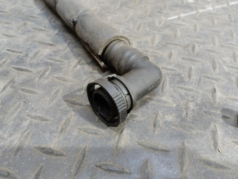 Трубка картерных газов BMW 5-Series E60 M54B25 Трубка картерных газов BMW 5-Series E60 M54B25