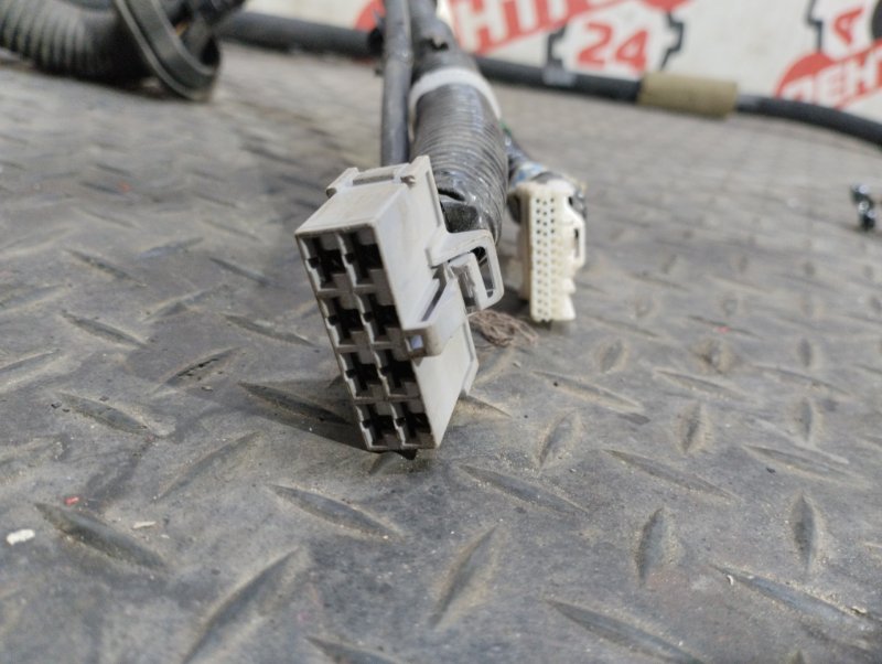 Проводка двери багажника Nissan Serena FNC26 MR20DD