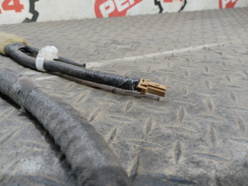 Проводка двери багажника Serena FNC26 MR20DD