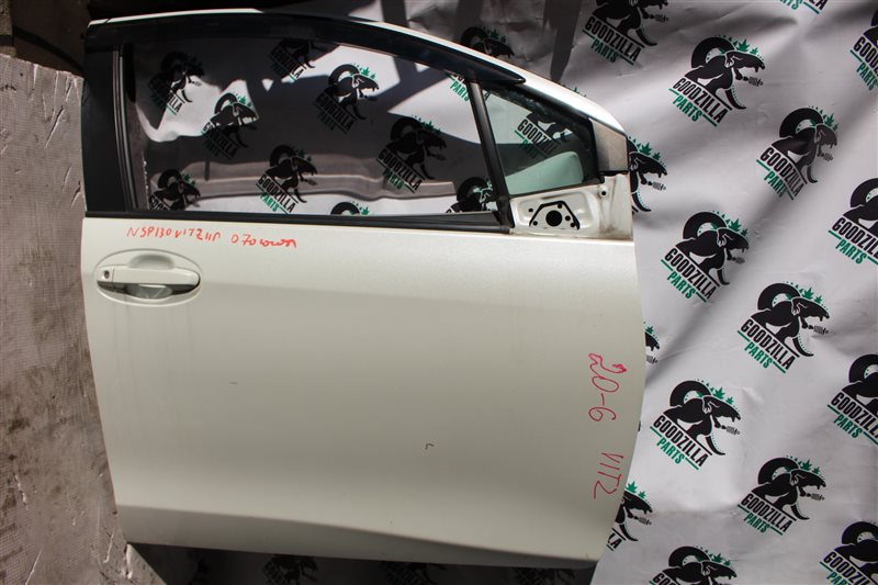 Дверь Toyota Vitz NSP130 2011 передняя правая