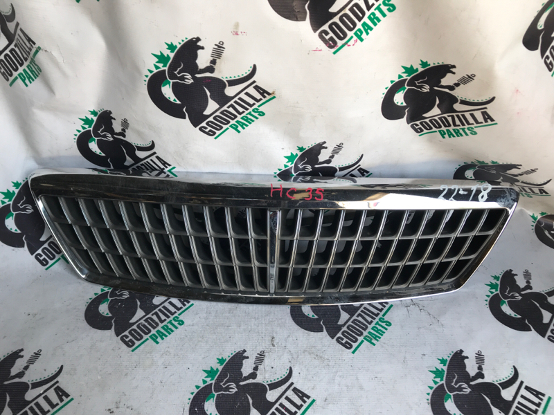 Решетка радиатора Nissan Laurel HC35 передняя