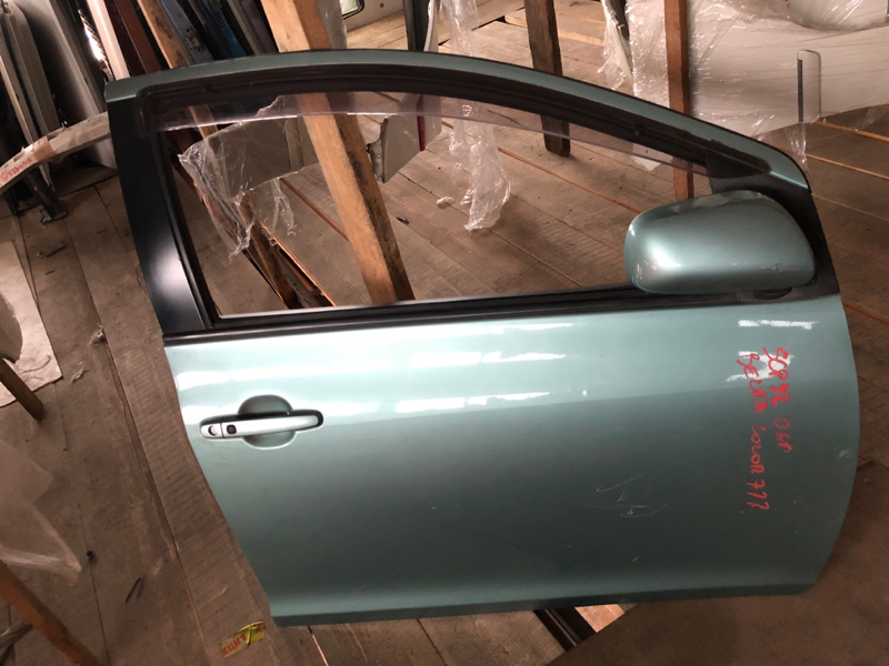 Дверь Toyota Belta SCP92 2SZFE передняя правая