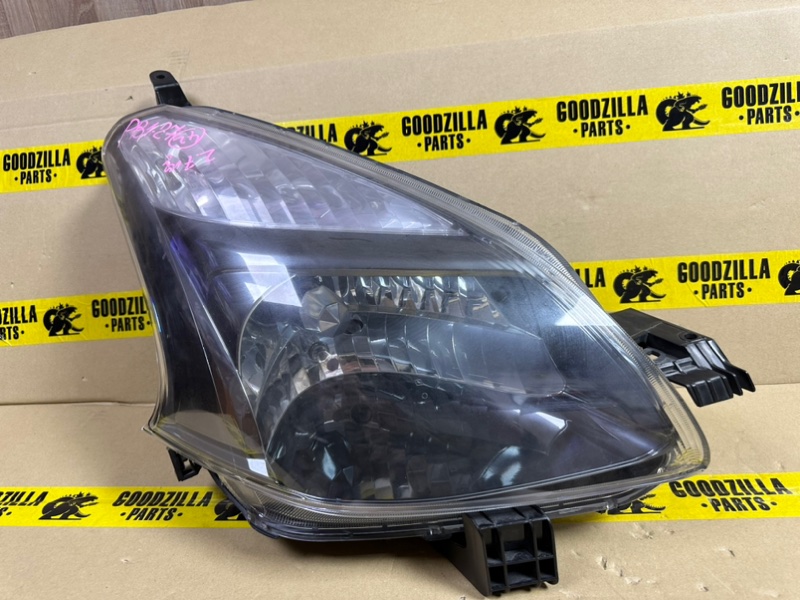 Фара Toyota Ractis NCP100 передняя правая