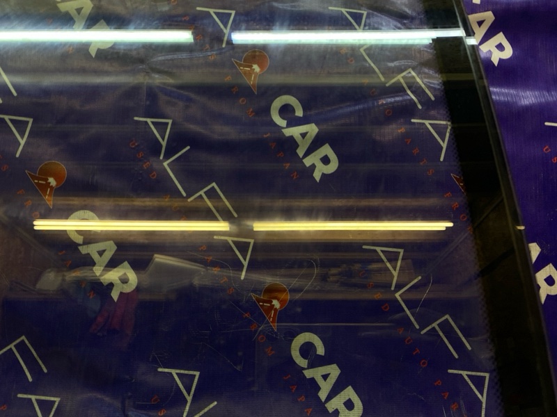 Стекло двери заднее правое S-CLASS W140 Стекло двери заднее правое S-CLASS W140