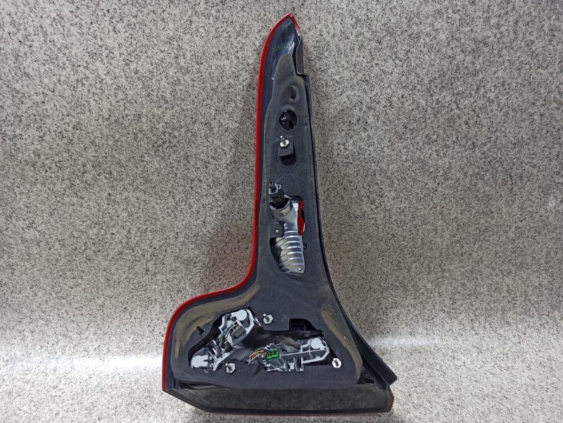 Стоп-сигнал задний правый C30 MK43 Стоп-сигнал задний правый C30 MK43