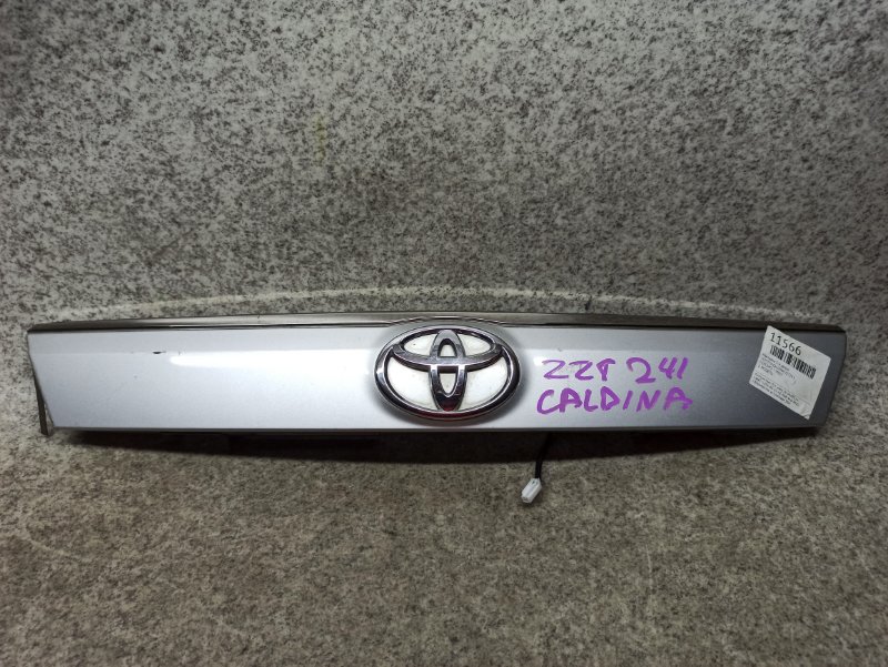 Накладка 5-й двери Toyota Caldina ZZT241 #52388