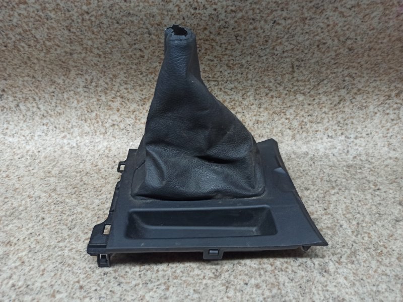 Консоль кпп Mazda Axela BK5P Консоль кпп Mazda Axela BK5P