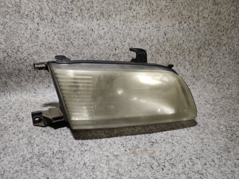 Фара Nissan Sunny FB15 передняя правая