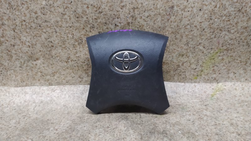 Airbag водителя Toyota Isis ZGM10