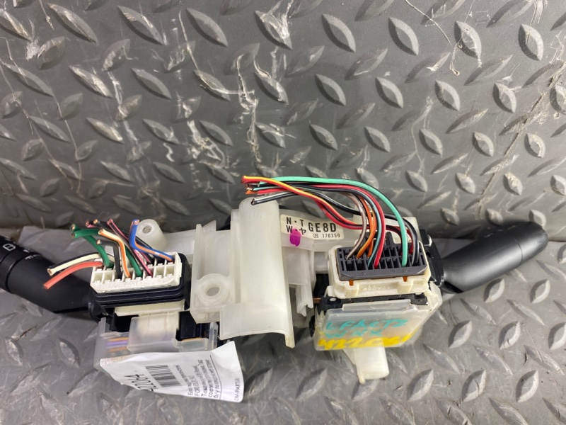 Блок подрулевых переключателей ESCAPE LFAL3