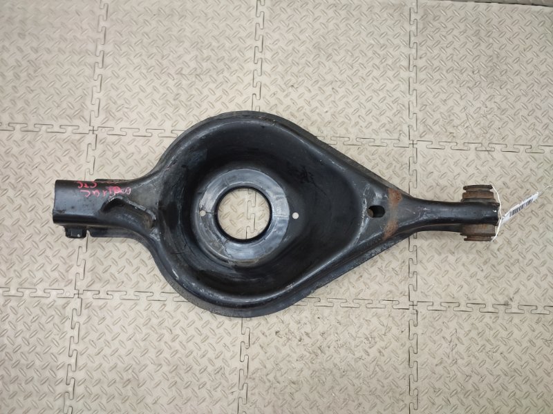 Запчасть рычаг нижний задний правый CADILLAC CTS контрактная Рычаг нижний задний правый CADILLAC CTS контрактная