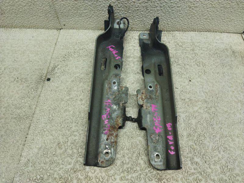 Запчасть петля капота FORD EXPLORER U251 контрактная Петля капота FORD EXPLORER U251 контрактная