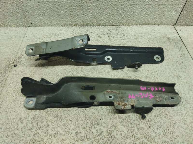 Петля капота FORD EXPLORER U251 Петля капота FORD EXPLORER U251