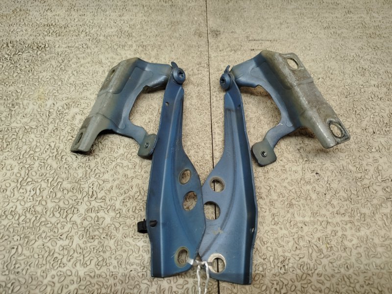 Петля капота V50 2005 MW38 B5244S4