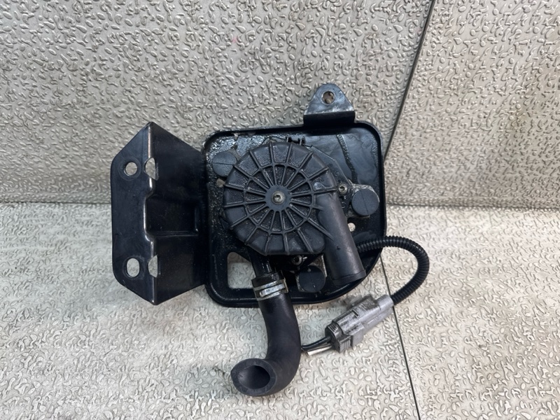 Насос воздушный TOYOTA HIACE TRH200 17610-0C010 контрактная