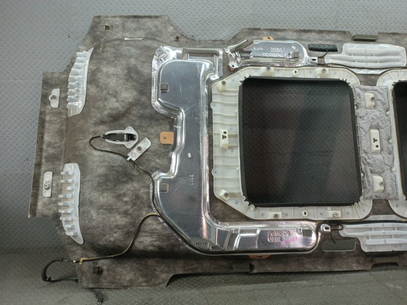 Обшивка потолка EXPLORER U502 Обшивка потолка EXPLORER U502