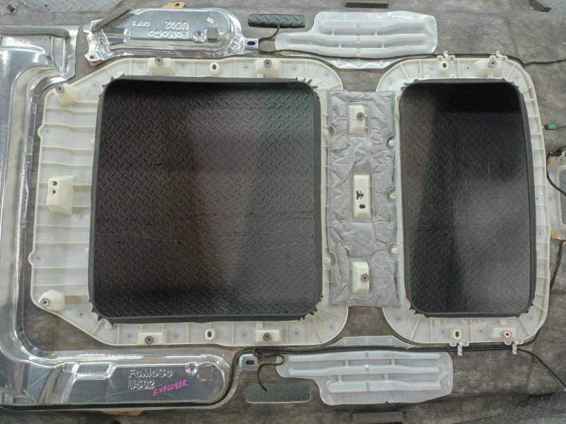 Обшивка потолка EXPLORER U502 Обшивка потолка EXPLORER U502