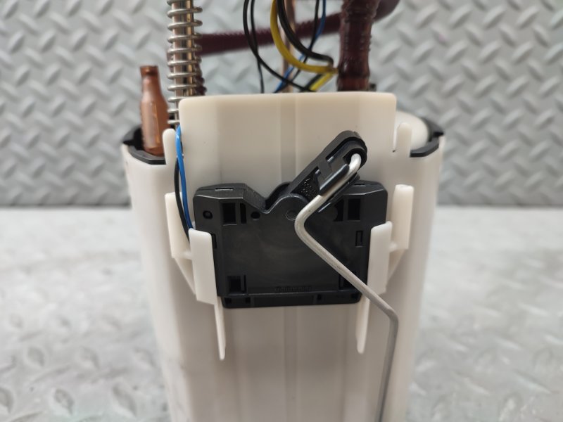 Топливный насос VOLVO V70 BW48 B4164T Топливный насос VOLVO V70 BW48 B4164T