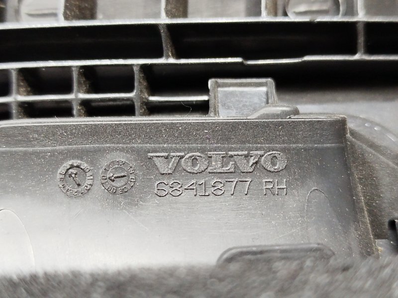 Накладка на стойку кузова правая C30 2010 MK43 B4204S3 Накладка на стойку кузова правая C30 2010 MK43 B4204S3