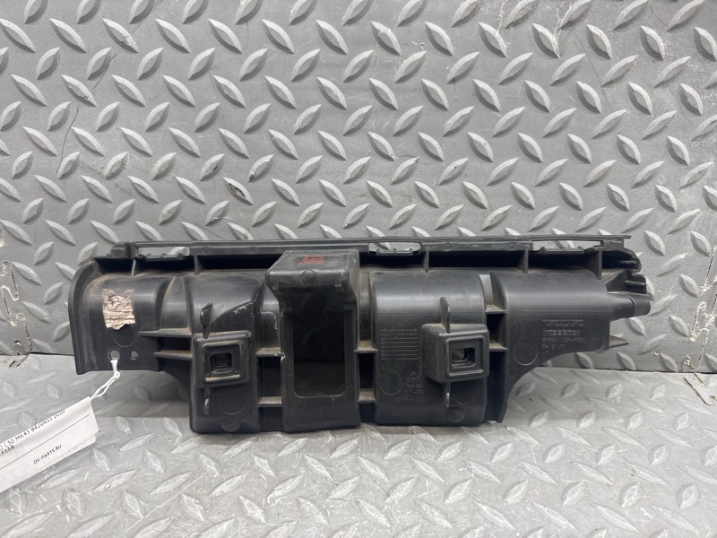 Крепеж бампера задний левый C30 2010 MK43 B4204S3