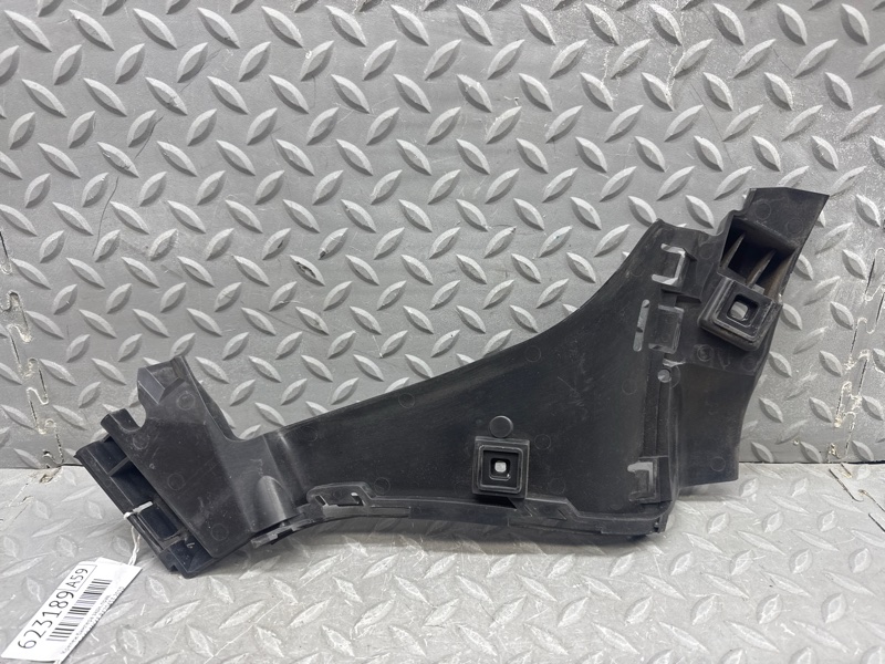 Крепеж бампера задний правый C30 2010 MK43 B4204S3 Крепеж бампера задний правый C30 2010 MK43 B4204S3