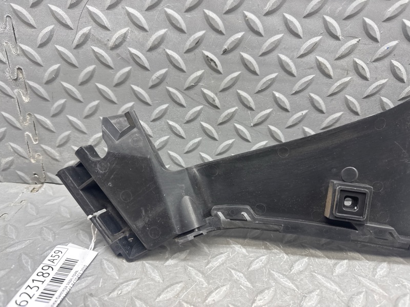 Крепеж бампера задний правый C30 2010 MK43 B4204S3 Крепеж бампера задний правый C30 2010 MK43 B4204S3