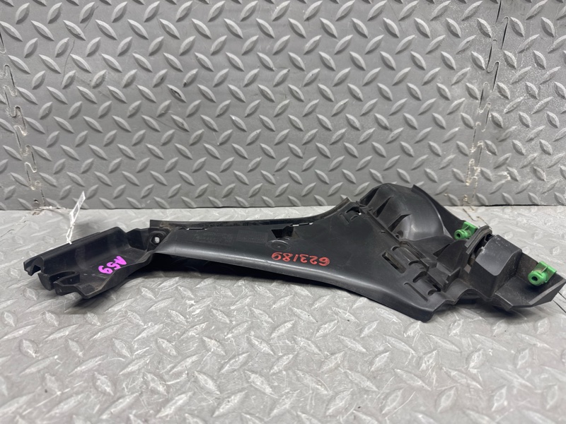 Крепеж бампера задний правый C30 2010 MK43 B4204S3 Крепеж бампера задний правый C30 2010 MK43 B4204S3