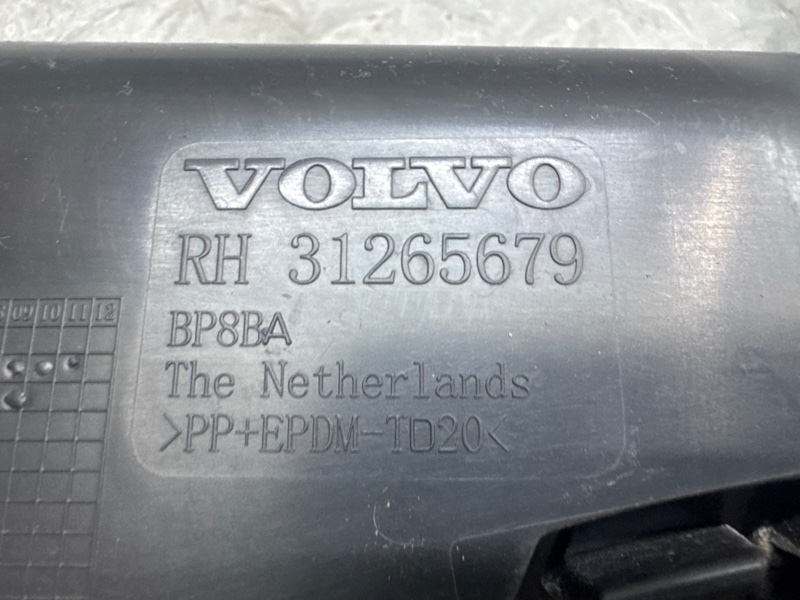 Крепеж бампера задний правый C30 2010 MK43 B4204S3 Крепеж бампера задний правый C30 2010 MK43 B4204S3