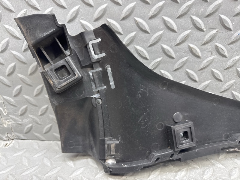 Крепеж бампера задний левый C30 2010 MK43 B4204S3