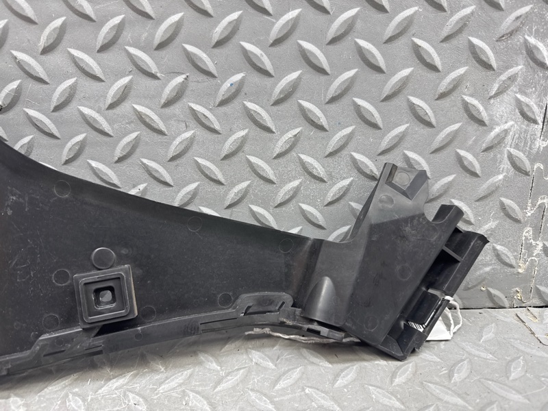 Крепеж бампера задний левый C30 2010 MK43 B4204S3