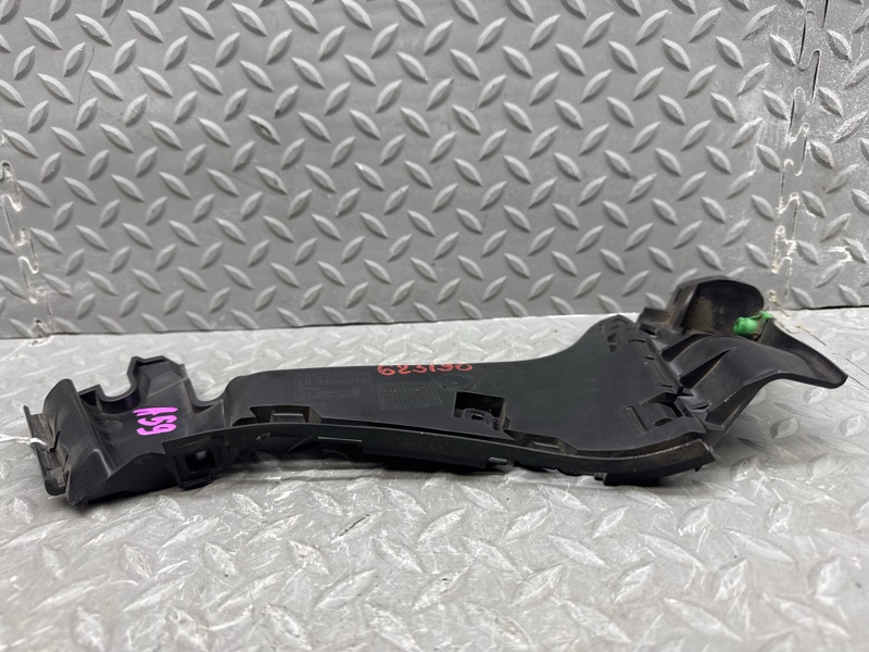 Крепеж бампера задний левый C30 2010 MK43 B4204S3