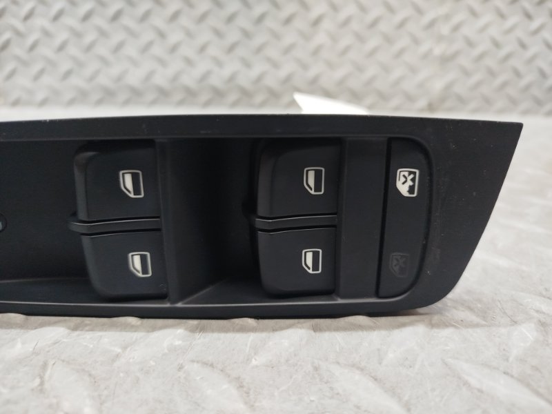 Блок упр. стеклоподьемниками правый передний для AUDI A1 8X CAX, 8X4959522B, 8X4959522B 2 ракурс Блок упр. стеклоподьемниками правый передний для AUDI A1 8X CAX, 8X4959522B, 8X4959522B 2 ракурс