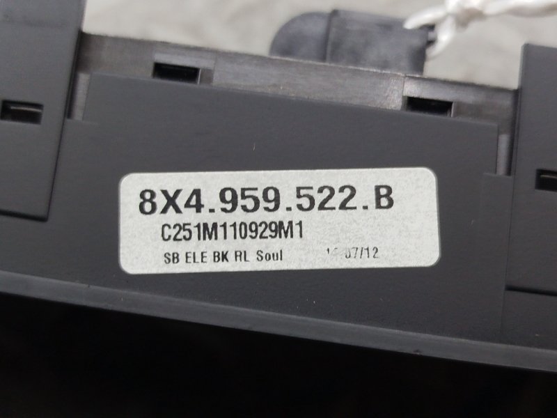 Блок упр. стеклоподьемниками правый передний для AUDI A1 8X CAX, 8X4959522B, 8X4959522B 7 ракурс Блок упр. стеклоподьемниками правый передний для AUDI A1 8X CAX, 8X4959522B, 8X4959522B 7 ракурс