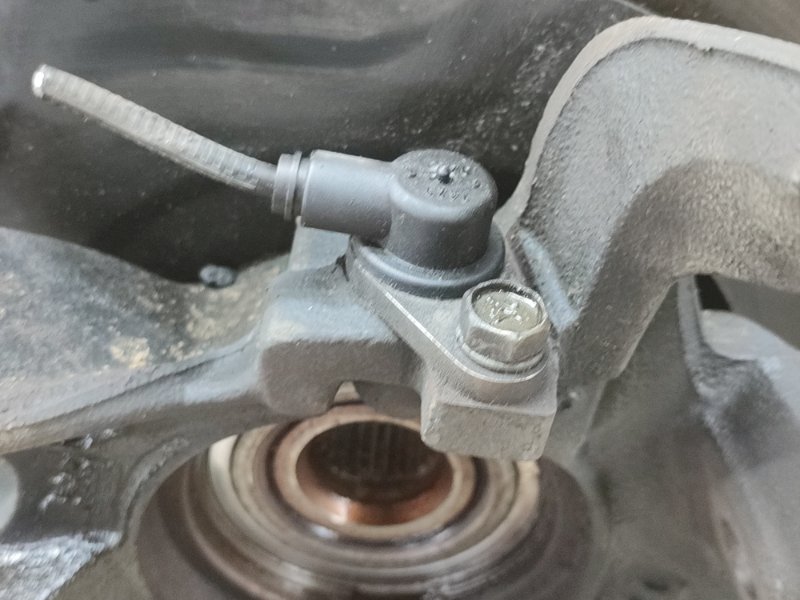 Ступица правая передняя для NISSAN SERENA PC24 SR20DE 6 ракурс Ступица правая передняя для NISSAN SERENA PC24 SR20DE 6 ракурс