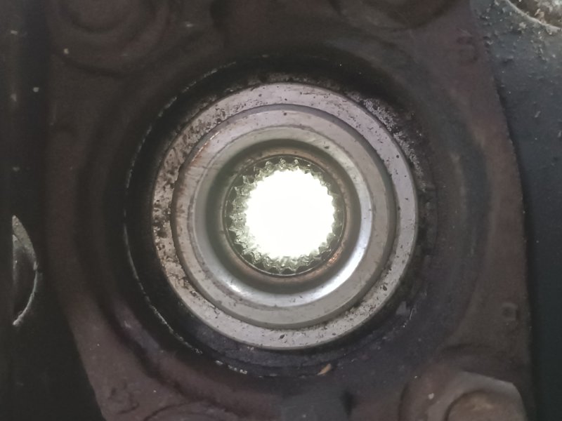Ступица левая задняя для NISSAN SERENA CNC25 MR20DE 8 ракурс Ступица левая задняя для NISSAN SERENA CNC25 MR20DE 8 ракурс