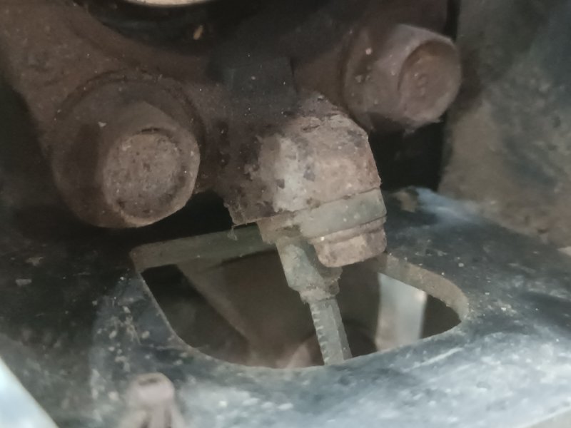 Ступица левая задняя для NISSAN SERENA CNC25 MR20DE 9 ракурс Ступица левая задняя для NISSAN SERENA CNC25 MR20DE 9 ракурс