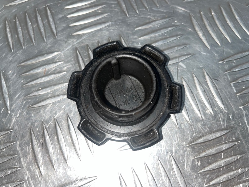 Крышка маслозаливной горловины, 500 рублей, Красноярск