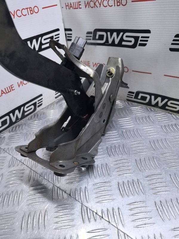 Педаль тормоза, 1000 рублей, Красноярск