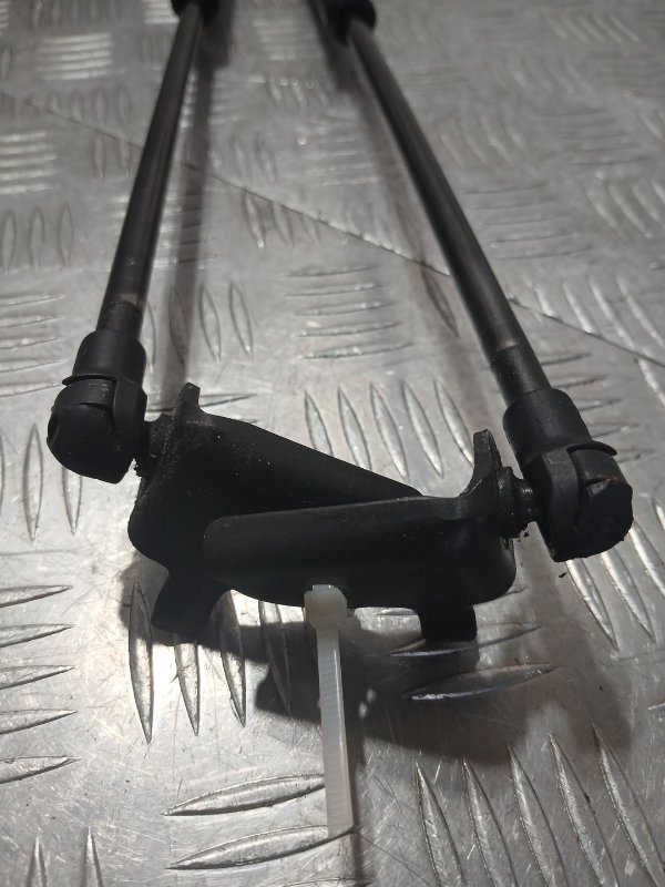 Амортизатор капота IS250 GSE25 4GR-FSE