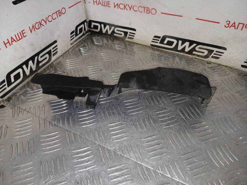 Накладка замка капота Lexus IS250 GSE25 4GR-FSE